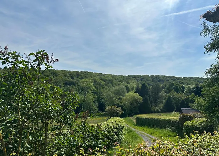 Les Deux Chambres Au Dessus De La Colline